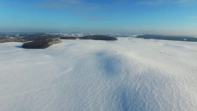 4 k。冬季雪地飞行，空中全景(雪漠)