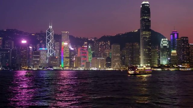 暮色中的香港城市景观