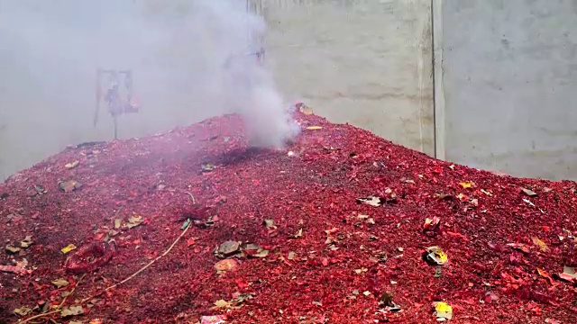 中国人放鞭炮