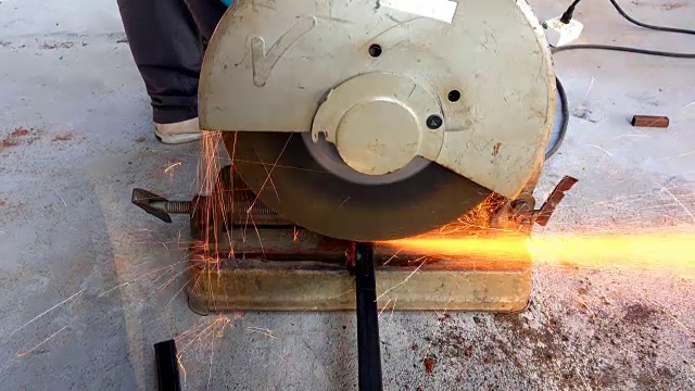 磨床用于切割铁或金属的慢动作