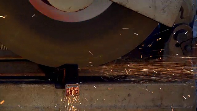 磨床用于切割铁或金属的慢动作