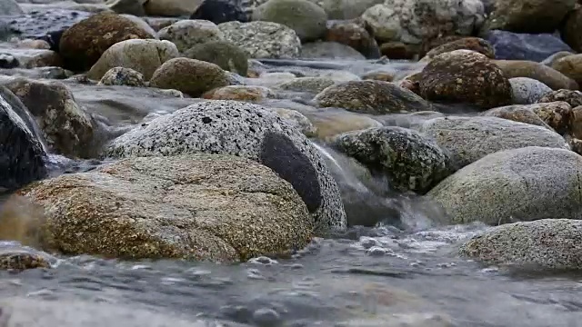 河流