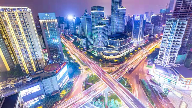 近现代城市中城区交叉口夜间鸟瞰图