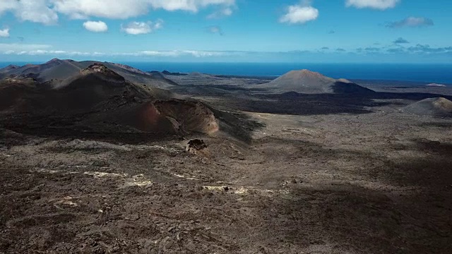 西班牙，加那利群岛，兰萨罗特，蒂曼法亚国家公园附近的火山