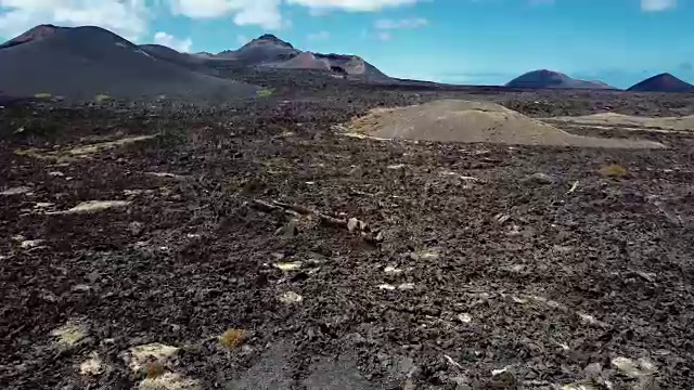 西班牙，加那利群岛，兰萨罗特，蒂曼法亚国家公园附近的火山