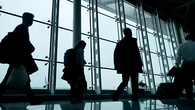 走廊上的空中旅客