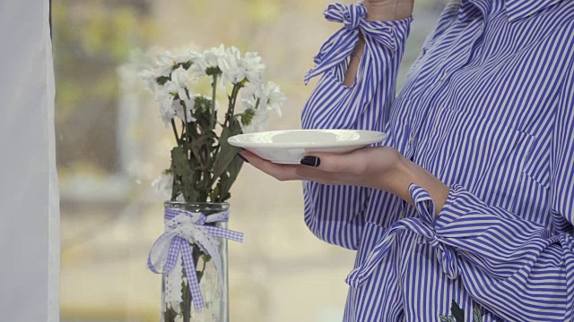 女人喜欢喝咖啡