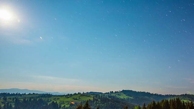 8K月亮和星星在山上的时间流逝