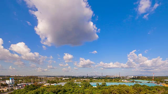 炼油厂与天空，时间流逝