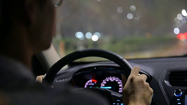 晚上开车