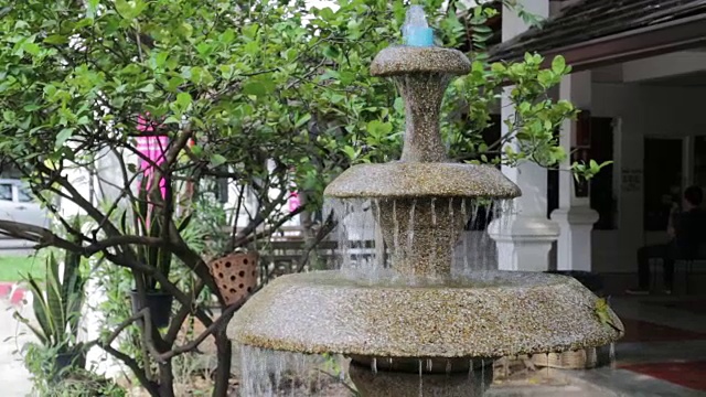 三层花园喷泉，流水淙淙