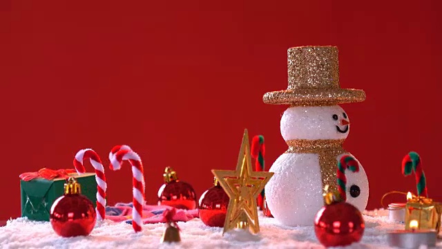 雪人和礼盒上的雪装饰用于新年或圣诞节的国际节日。