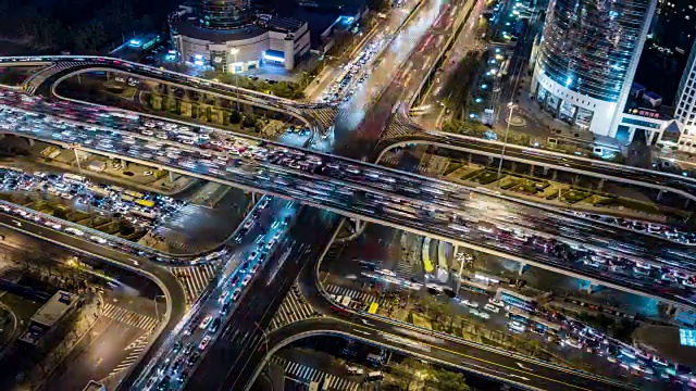 T/L WS HA多个高速公路夜间高峰时段的交通/中国北京