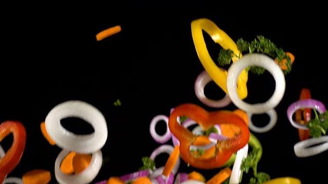 詳情圖-五顏六色的蔬菜落下，慢鏡頭