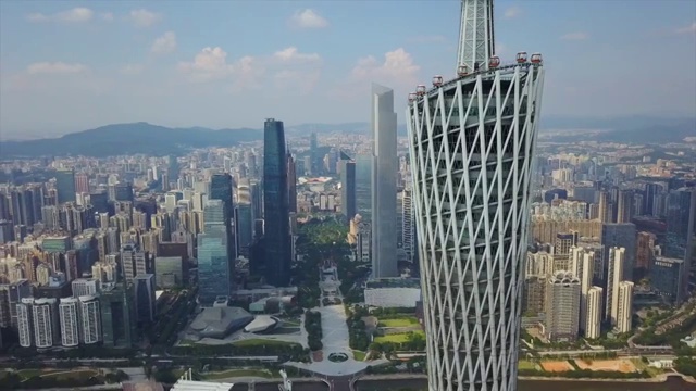 阳光明媚的广州市景广州塔边广场空中市中心近4k中国