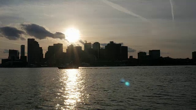 波士顿市中心后的夕阳