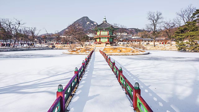 韩国首尔庆福宫的冬雪