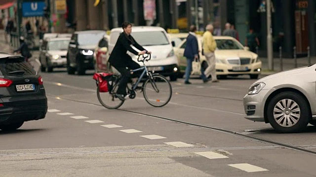 Friedrichstrasse street，柏林火车站Friedrichstrasse，现代城市，城市基础设施，德国，柏林，2017