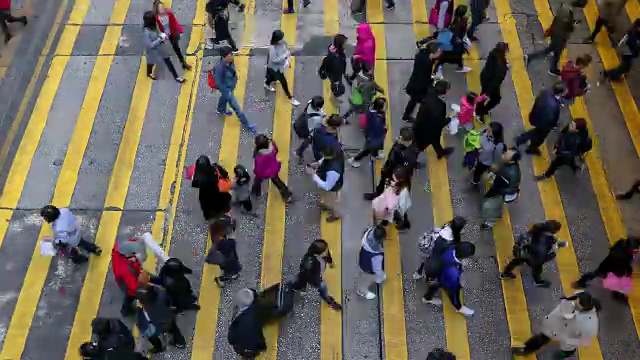 香港繁忙的行人及车辆过街-时间流逝