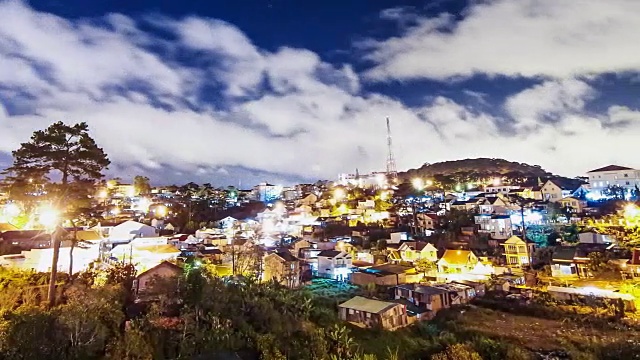 时间跨度:越南大叻夜景，越南大叻多云