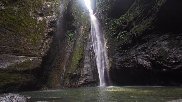 美丽的热带瀑布。印尼巴厘岛。Cinemagraph