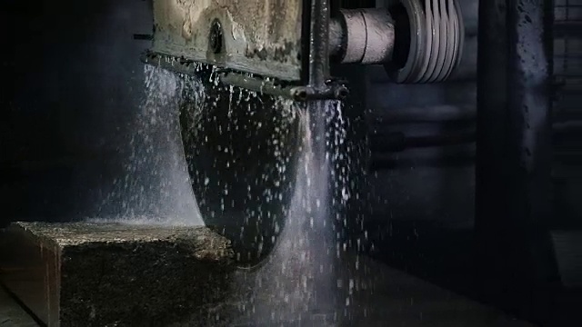 用水射流切割机切割石材