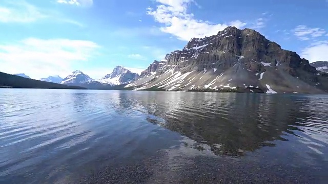 详情图-这是加拿大落基山脉中美丽的山湖。