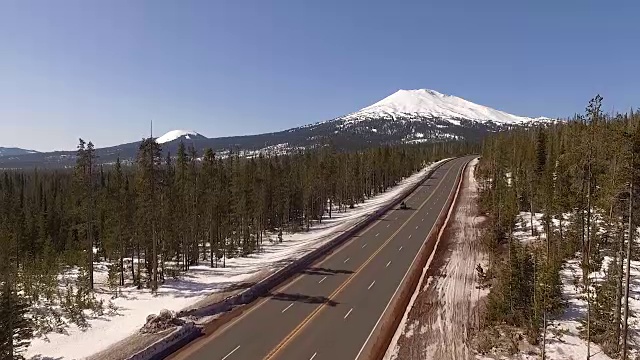 详情图-通往俄勒冈州成层火山喀斯喀特火山弧的道路