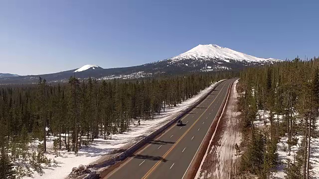 详情图-通往俄勒冈州成层火山喀斯喀特火山弧的道路