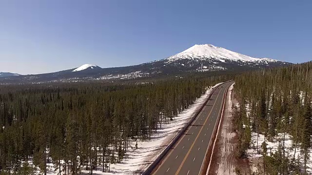 详情图-通往俄勒冈州成层火山喀斯喀特火山弧的道路