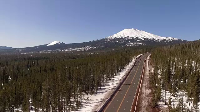 详情图-通往俄勒冈州成层火山喀斯喀特火山弧的道路