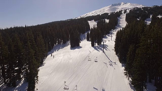 高空鸟瞰奥勒冈Bachelor滑雪坡