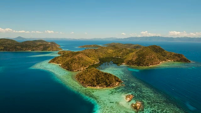 鸟瞰图热带泻湖，大海，海滩。热带岛屿。Busuanga,菲律宾巴拉望省