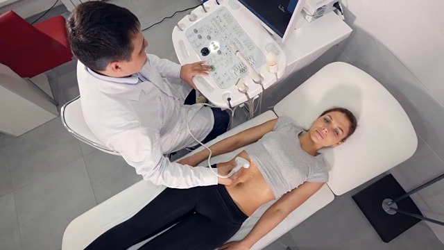 高角度超声检查腹腔