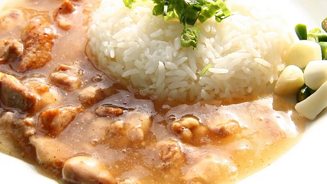 酱汁鸡饭，泰国菜
