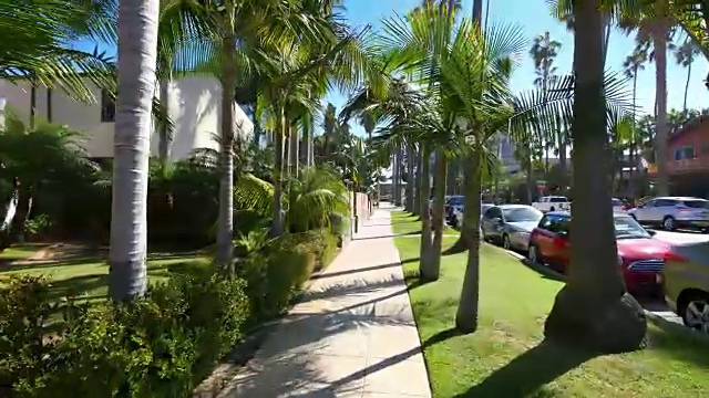 三段在加州行走的4K视频