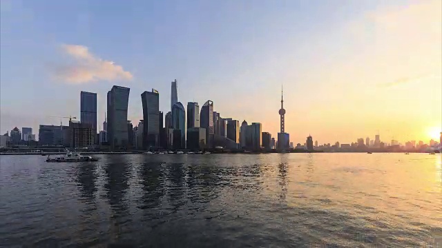 从白天到夜晚的上海天际线和城市景观的时间流逝