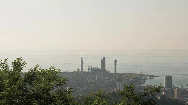 从巴统，Geogia山顶俯瞰城市