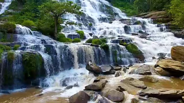 梅雅瀑布鸟瞰图，泰国