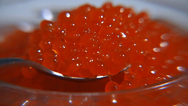 红鱼子酱。红鱼子酱三明治