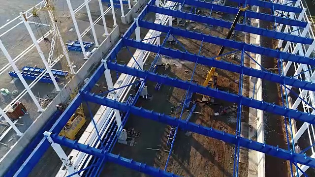 工厂建设，大型工厂建设，工业外观，建筑工地，鸟瞰图，金属和混凝土结构，建筑机械
