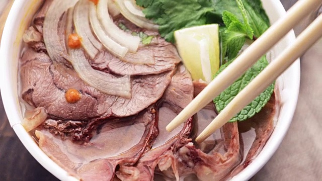 詳情圖-裝亞洲食品和肉類的盒子
