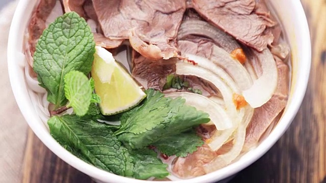 詳情圖-裝亞洲食品和肉類的盒子