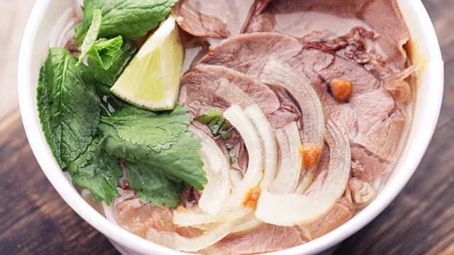 詳情圖-裝亞洲食品和肉類的盒子