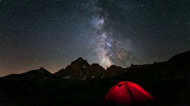 詳情圖-銀河時光流逝與露營帳篷在阿爾卑斯山