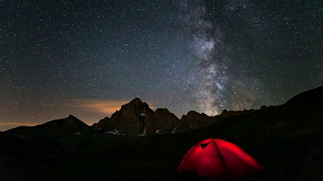 詳情圖-銀河時光流逝與露營帳篷在阿爾卑斯山