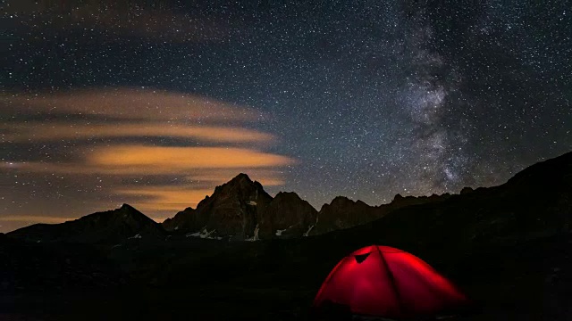 詳情圖-銀河時光流逝與露營帳篷在阿爾卑斯山