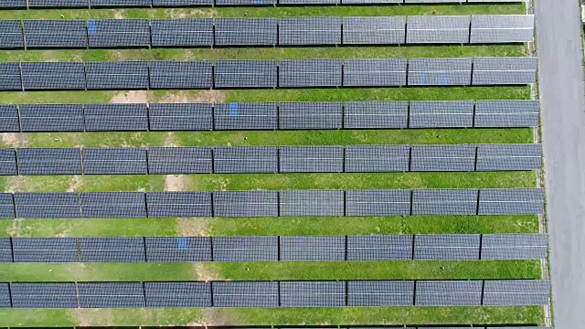 鳥瞰圖大型工業(yè)太陽能農場生產集中