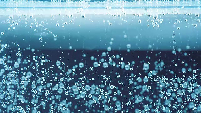 详情图-特写气泡在慢动作的水。