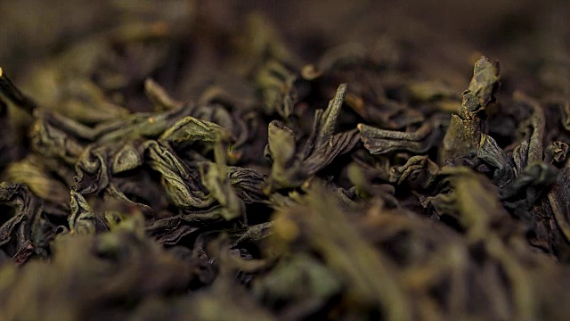 背景质感Sencha绿茶-清新，甘甜，茶香细腻。红茶特写背景。堆干红茶，质地。微距镜头